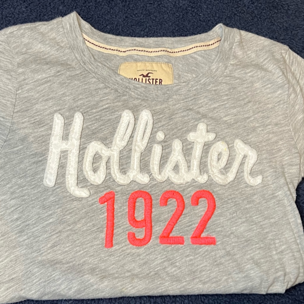 Hollister Tee